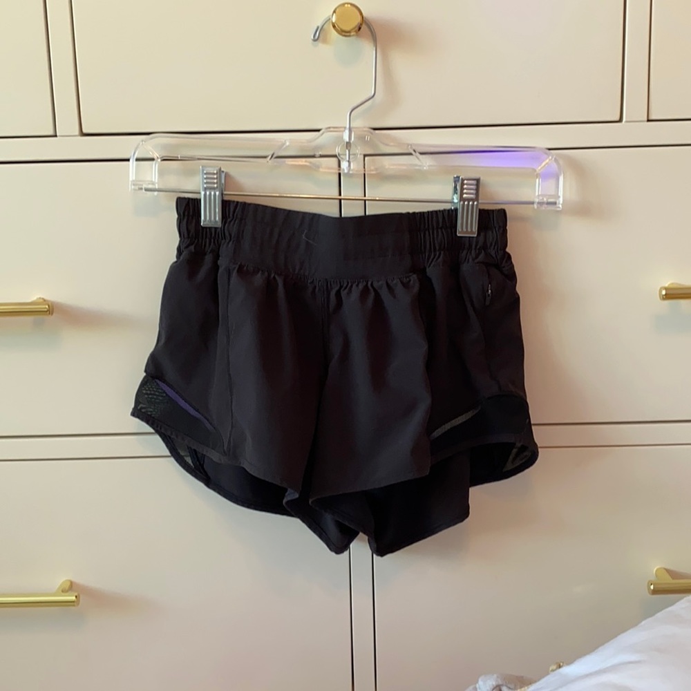 Lululemon size 4 regular black hottie hots